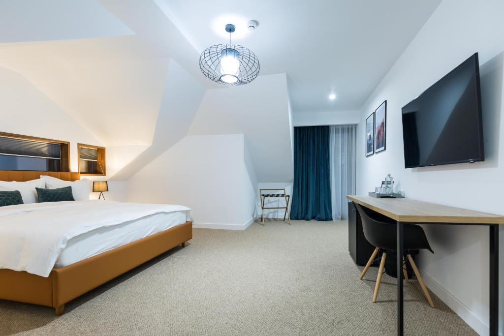 UpperHouse Suites & More