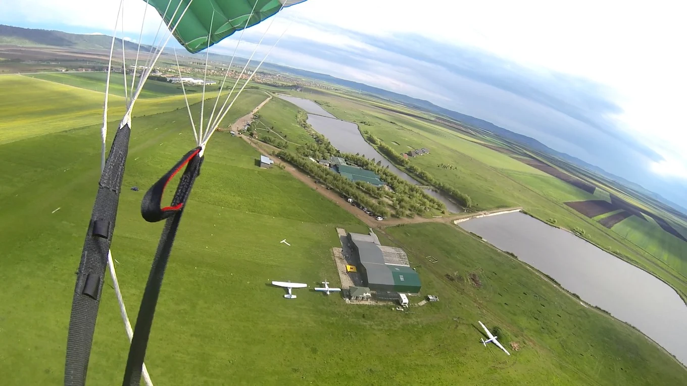 Salt cu parașuta – Skydive Transilvania