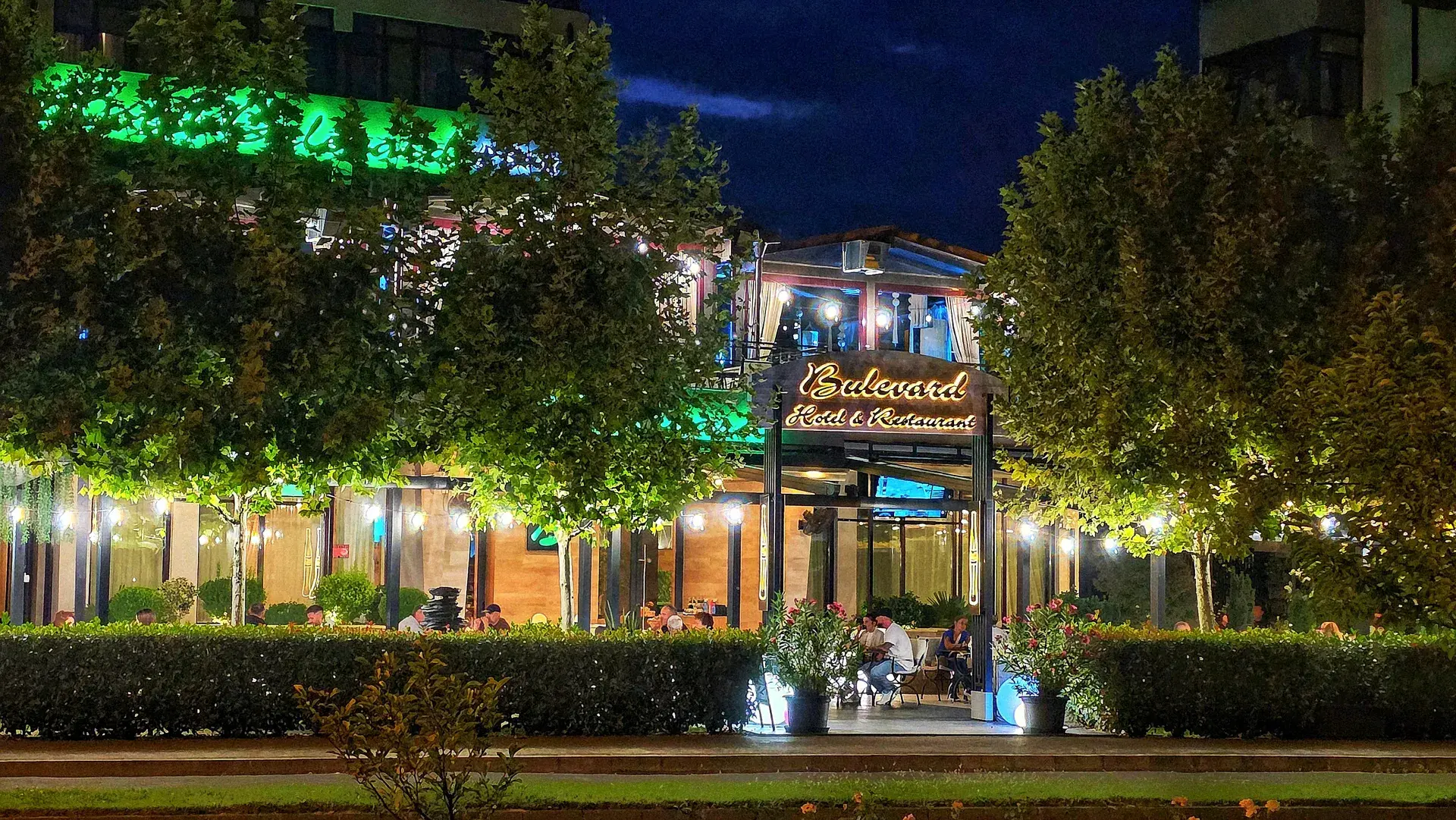Restaurant Ambiance — Hotel Bulevard
